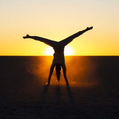 pans-split-handstand